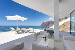 Crystal I Luxury Apartments