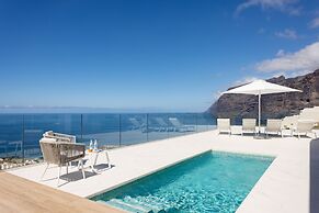 Crystal I Luxury Apartments