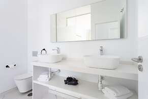 Crystal I Luxury Apartments
