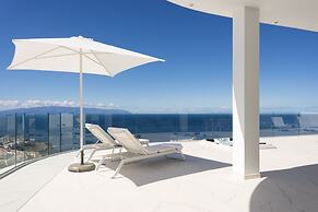 Crystal I Luxury Apartments