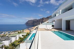 Crystal I Luxury Apartments