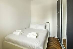 Beachside Charm on Ben Yehuda 2BR Apt