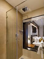 Hotel Thrive, A Tropical Courtyard