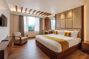 Hotel Thrive, A Tropical Courtyard