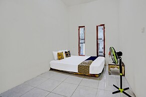 OYO LIFE 92077 Tarlo Guest House 3