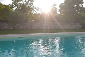 Sale! Beautiful 2-bed Apartment With Pool Access