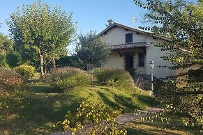 Sale! Beautiful 2-bed Apartment With Pool Access