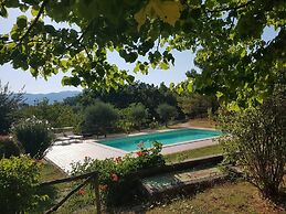 Sale! Beautiful 2-bed Apartment With Pool Access