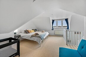 Perfect Location, dog Friendly Beautiful Home