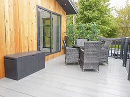 Watch Tree Lodge