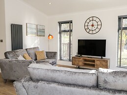 Watch Tree Lodge