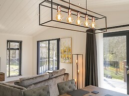 Watch Tree Lodge