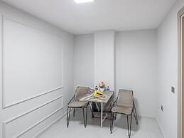 The Red Tent Loft Suites
