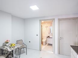 The Red Tent Loft Suites