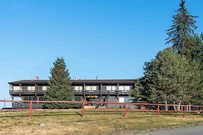 Lac Le Jeune Resort