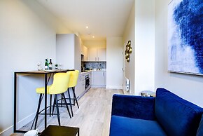 Beautiful 1-bed Apartment in Cheam, Sutton