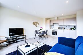 Charming 2-bed Apartment in Cheam, Sutton