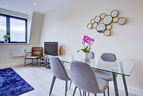 Charming 2-bed Apartment in Cheam, Sutton