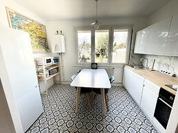 Belle maison avec grand jardin et garage