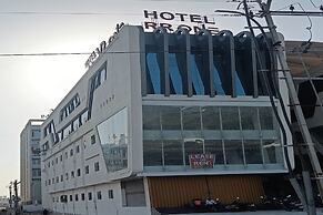 Hotel R R One
