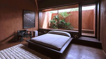 Further Hotel