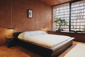 Further Hotel