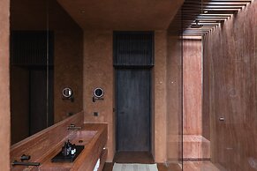 Further Hotel