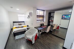 Modern Cosy Studio Available