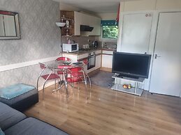 Villa Sleeps 4 With Free Parking