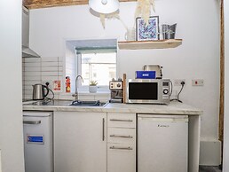 4 Pulmans Place