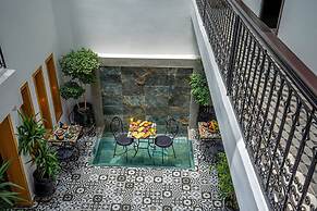 Maison Solaneos