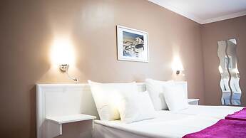 Coral La Quinta Park Suites