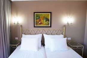Coral La Quinta Park Suites