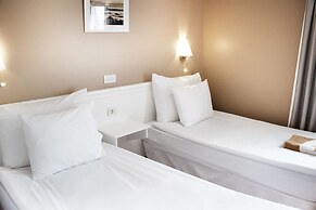 Coral La Quinta Park Suites