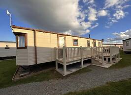 Stunning 4-bed Caravan in Mablethorpe Sleeps 10