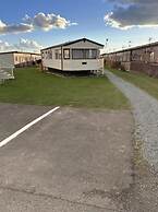 Stunning 4-bed Caravan in Mablethorpe Sleeps 10