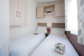Stunning 4-bed Caravan in Mablethorpe Sleeps 10