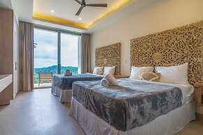 Luxury Jungle Haven Ocean View Infinity Pool