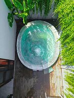 CAMILLA RESORT