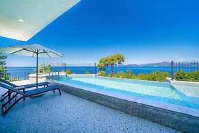 Villa Bianca With Sea View