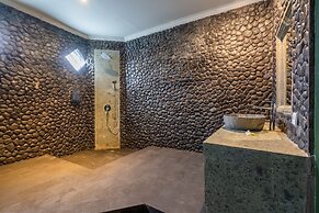 Huts Rock Ubud