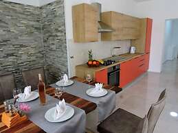 Luxury Beachfront Apartment, Sea Pearl