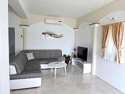 Luxury Beachfront Apartment, Sea Pearl