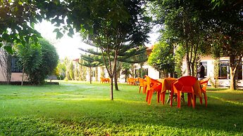Distinction Gardens