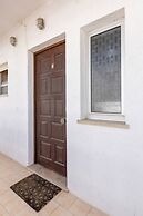 Oceanview Apart A By Sequeira