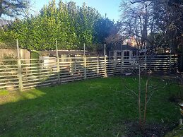 House - Sleeps 2, pet Friendly & Free Parking