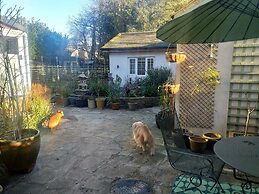 House - Sleeps 2, pet Friendly & Free Parking