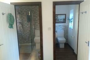 House - Sleeps 2, pet Friendly & Free Parking