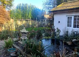 House - Sleeps 2, pet Friendly & Free Parking