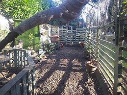 House - Sleeps 2, pet Friendly & Free Parking